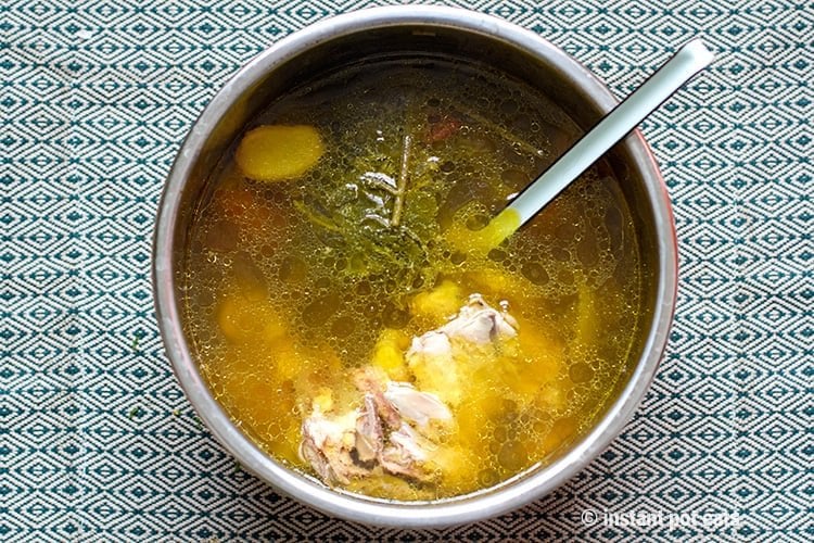 Chicken bone broth