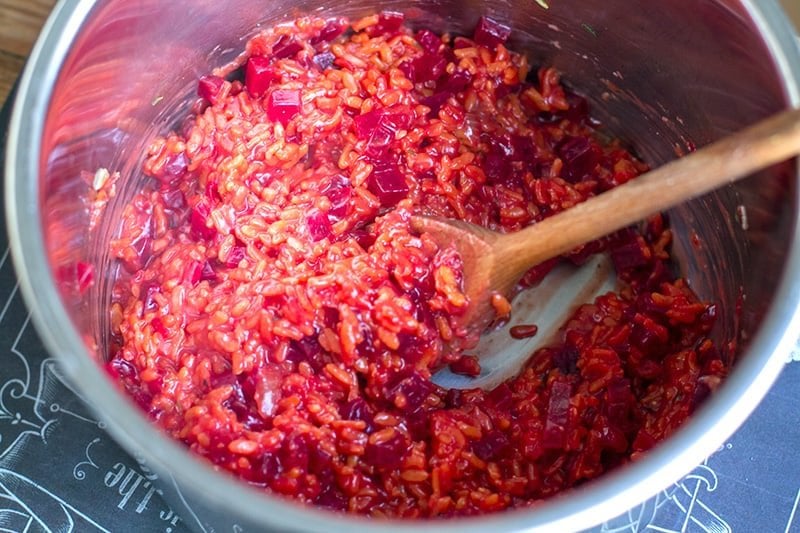 Making beet risotto in the pressure cooker