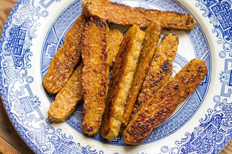 Fried tempeh with honey, soy and lime juice