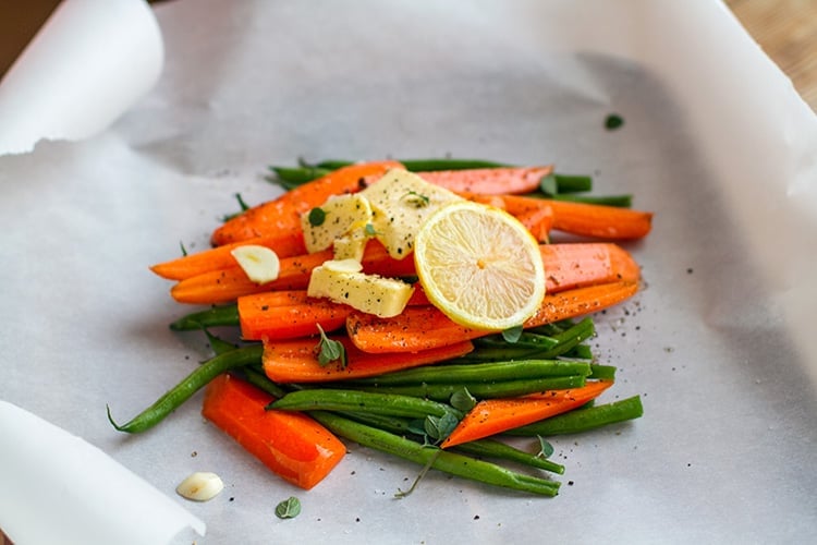 Folding vegetables en papillote