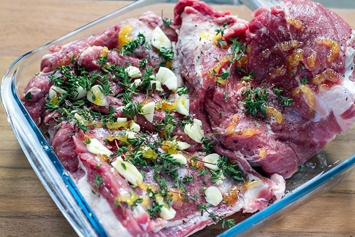Unrolled lamb shoulder with herbs, garlic and honey