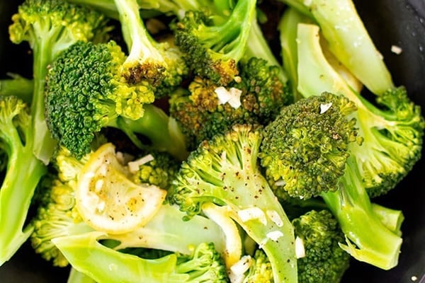 Instant Pot Broccoli Steamed With Lemon & Garlic