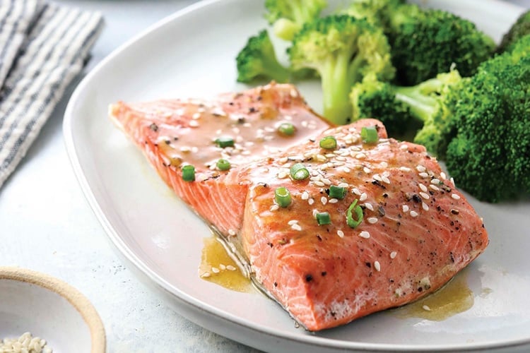Instant Pot Soy-Ginger Salmon With Broccoli