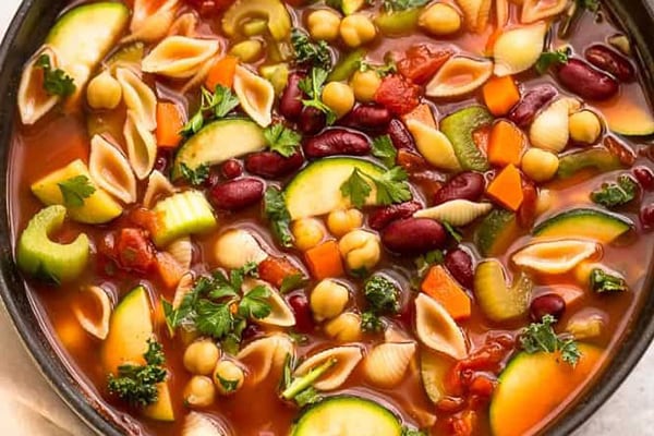 Minestrone Soup With Garbanzo Beans 