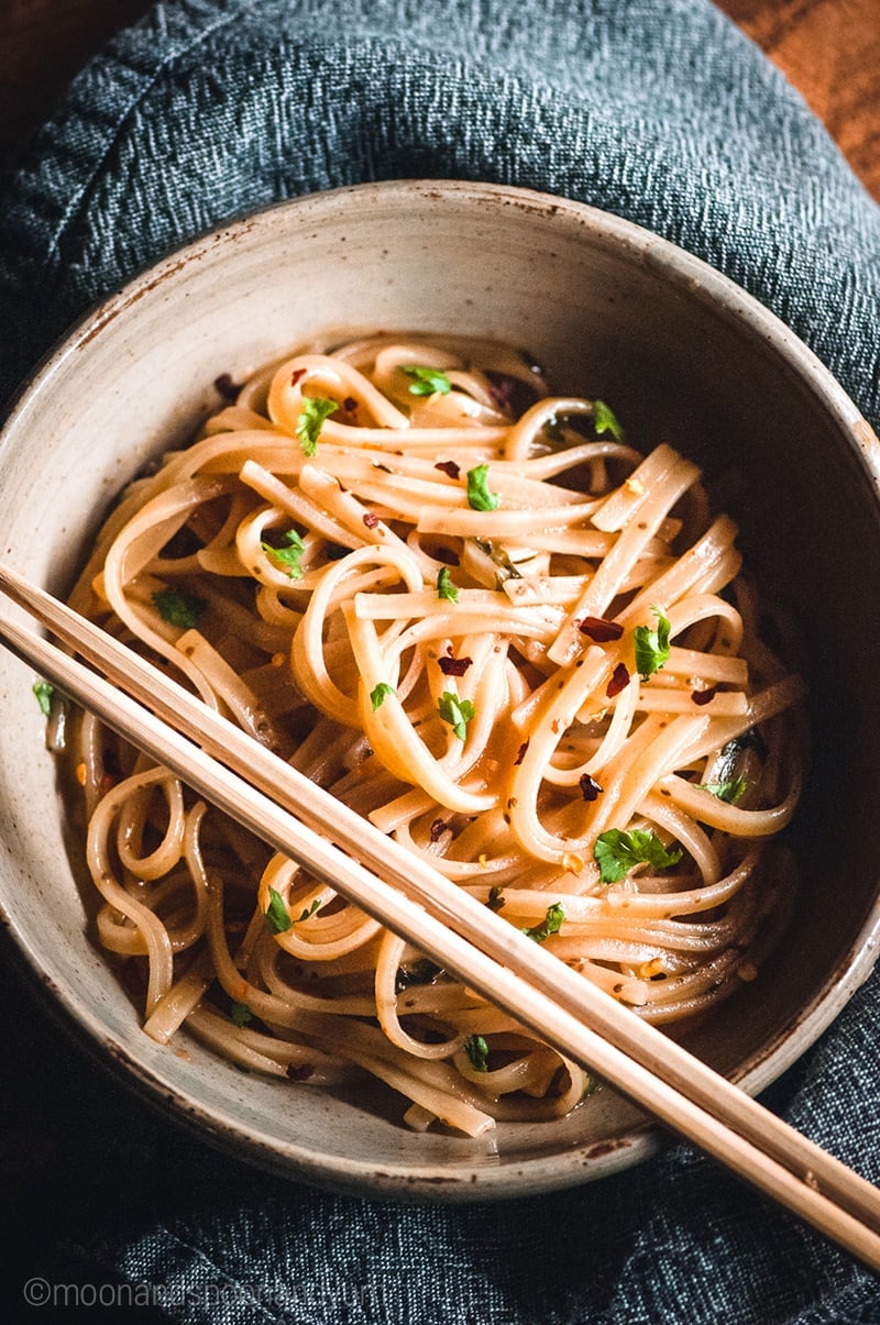 Gluten-free & Vegan Instant Pot Noodles With Maple, Ginger & Chili - these sticky rice noodles can be served with veggies, protein or on their own #vegan #glutenfree #vegetarian