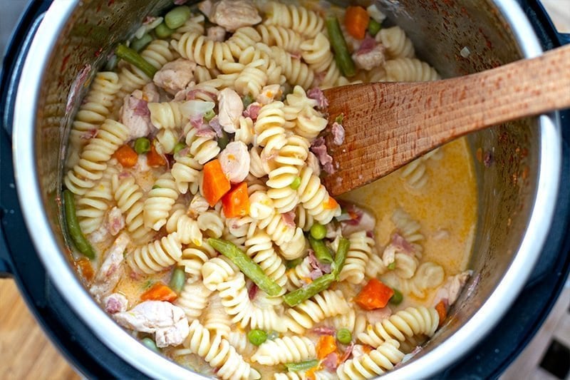 Instant Pot Creamy Chicken Pasta 