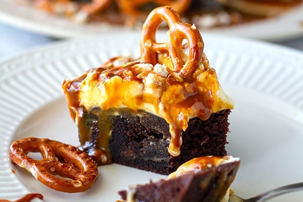 Chocolate Cake With Salted Caramel and Pretzels