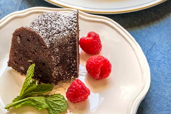 https://instantpoteats.com/wp-content/uploads/2019/10/keto-chocolate-bundt-cake-slice.jpg