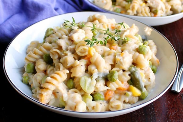 CREAMY INSTANT POT CHICKEN & NOODLES