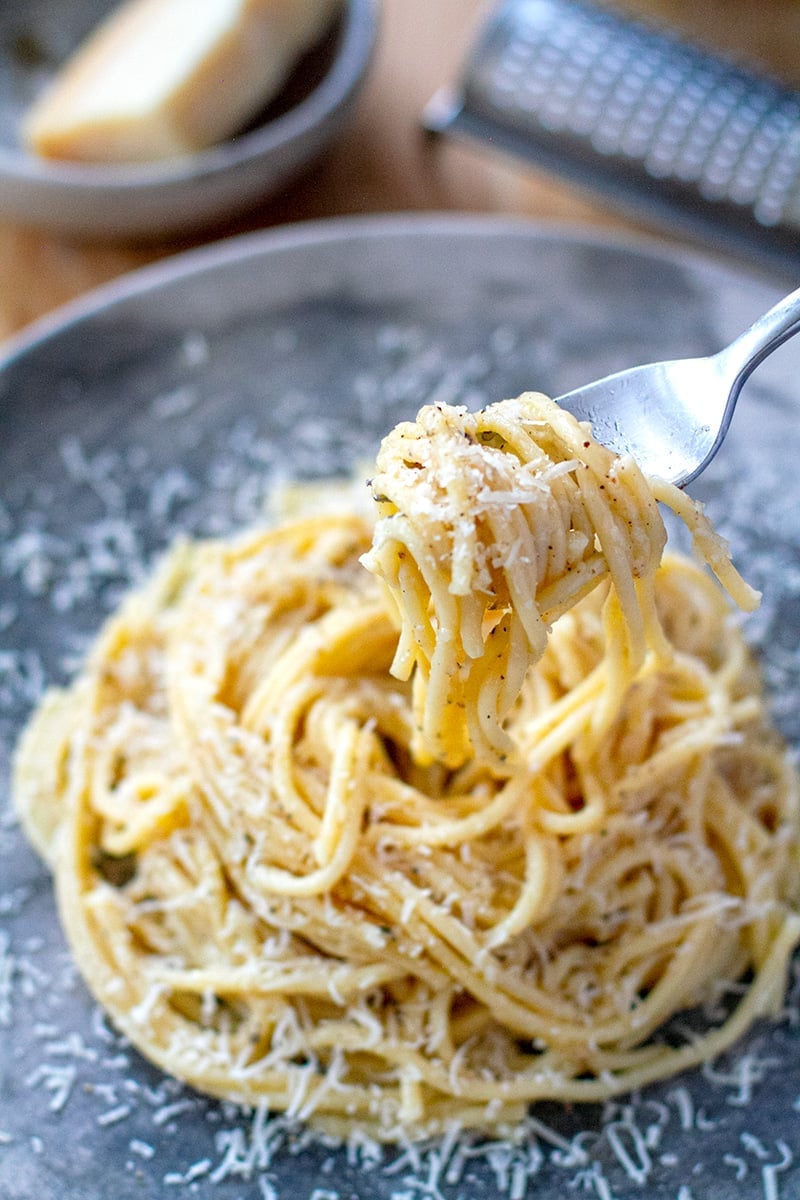 INSTANT POT CACIO E PEPE INSPIRED SPAGHETTI