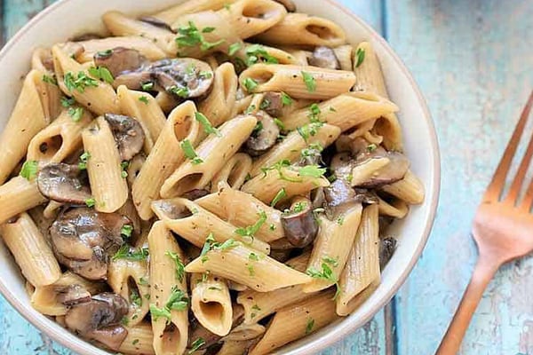 INSTANT POT VEGAN MUSHROOM STROGANOFF