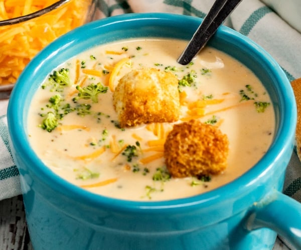 Instant Pot broccoli cheese soup