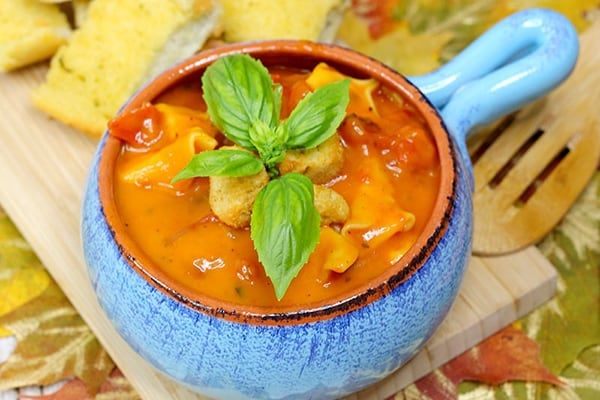 INSTANT POT TOMATO BASIL TORTELLINI SOUP