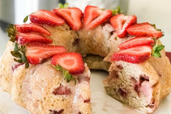 INSTANT POT STRAWBERRY CAKE