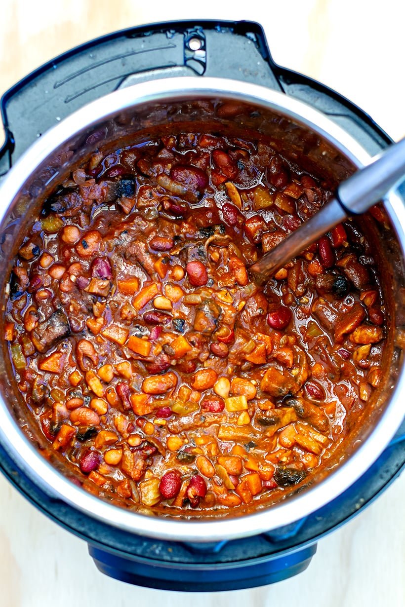 Vegetarian Mushroom & Bean Chili (Instant Pot Pressure Cooker)