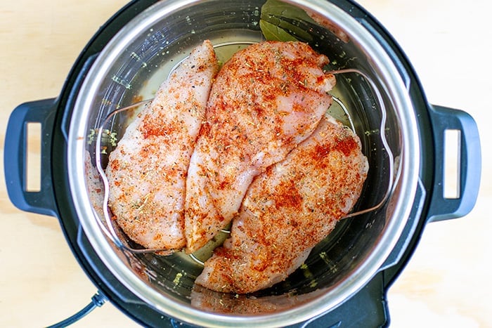 https://instantpoteats.com/wp-content/uploads/2020/11/using-trivet-instant-pot.jpg