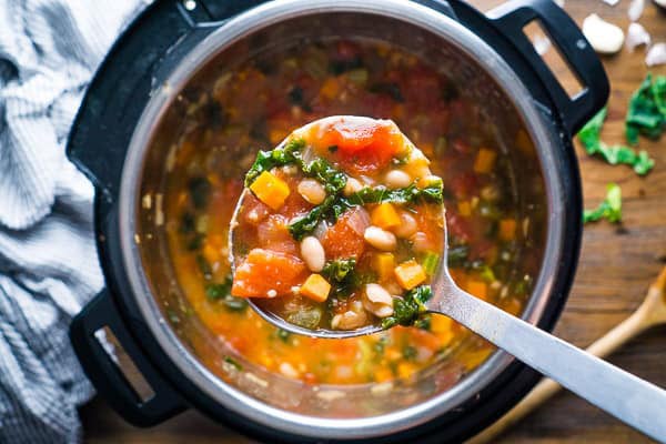 VEGAN WHITE BEAN AND KALE SOUP