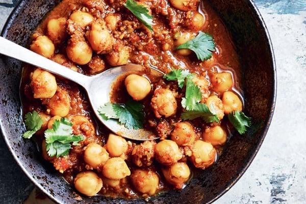 INSTANT POT CHICKPEAS IN SPICY TOMATO SAUCE & BROWN RICE (CHANA MASALA)