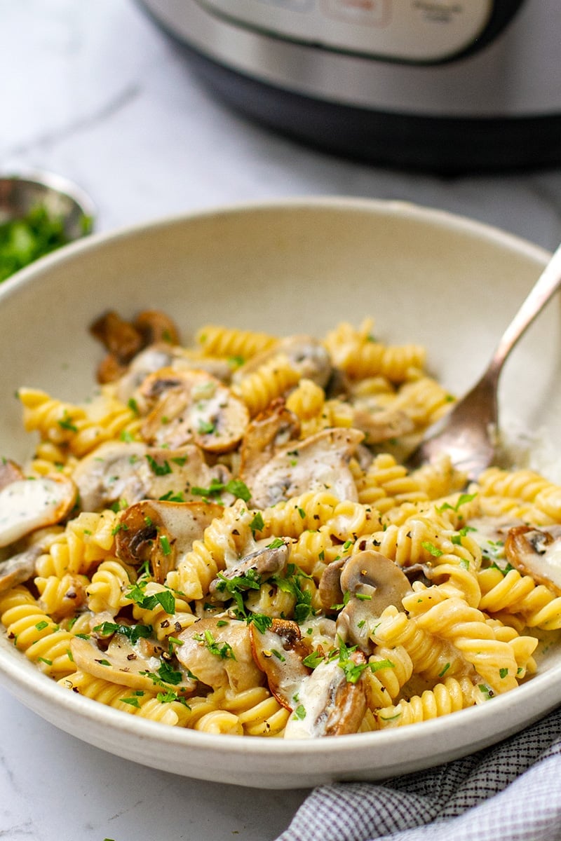 Instant Pot Creamy Garlic Mushroom Pasta