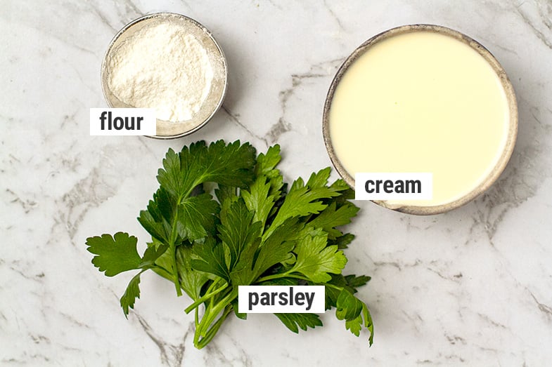Ingredients for finishing the Fricassee sauce: flour, cream and parsley
