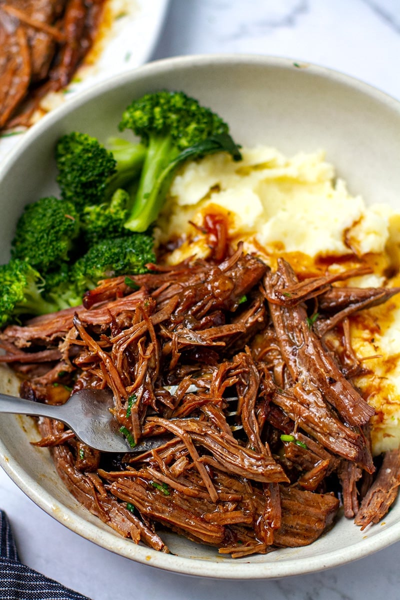 Instant Pot Pot Roast Beef & Gravy With Mashed Potatoes & Broccoli