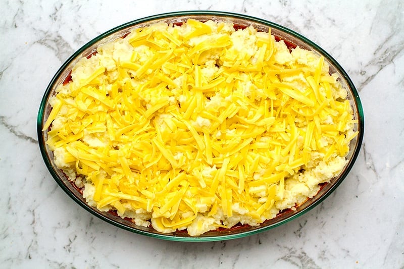 Grated cheese on mashed potatoes for golden crust
