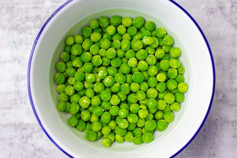 defrosting the peas in hot water