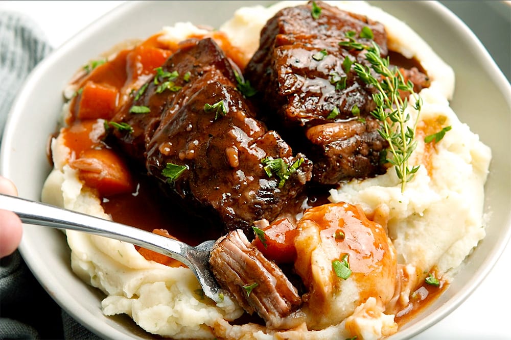 Instant Pot Short Ribs With Garlic & Red Wine
