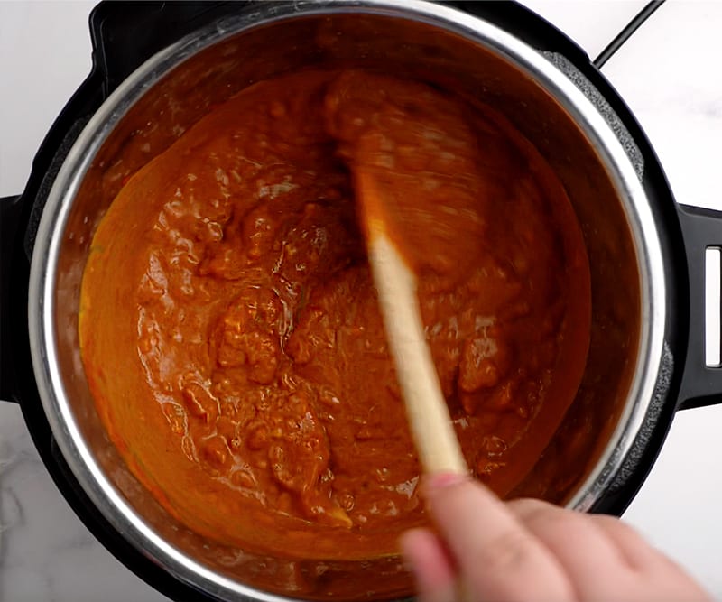 Combing chicken and tomato sauce