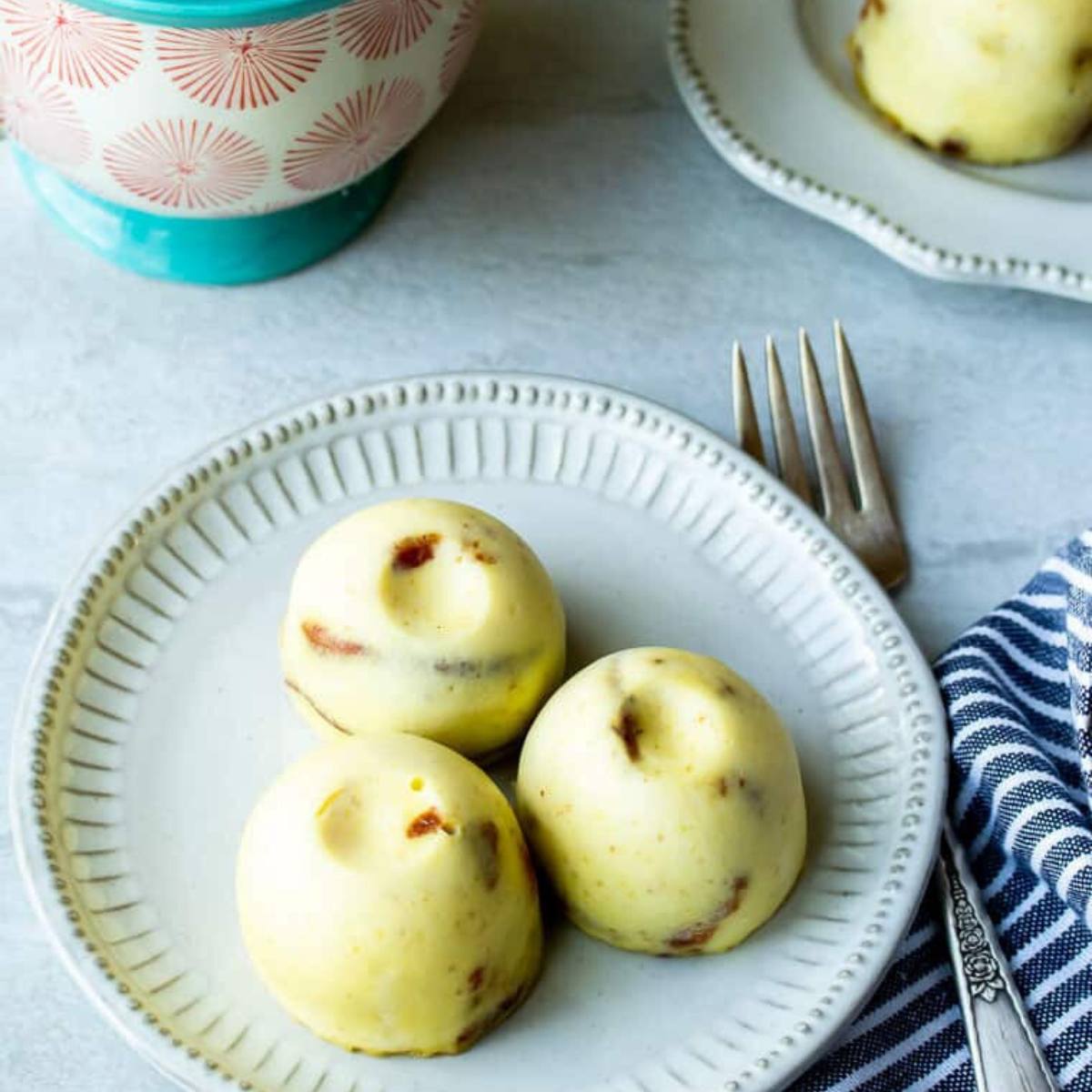 Soft and fluffy Bacon & Gouda Cheese Egg Bites, packed with smoky bacon and creamy Gouda, served as a delicious, protein-rich breakfast or snack.