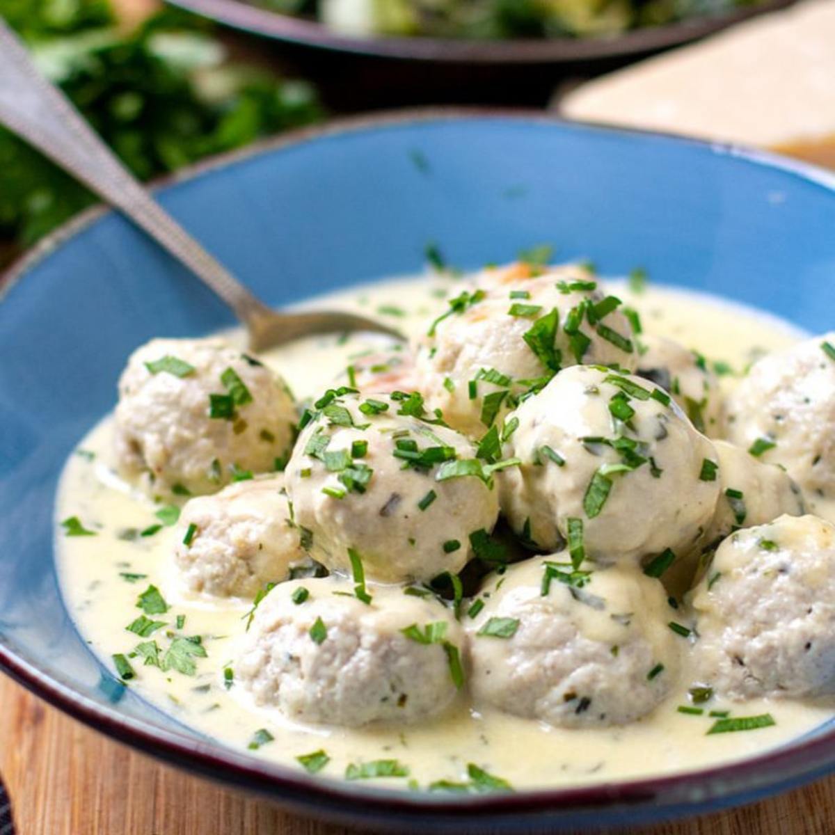 Juicy Chicken Alfredo Meatballs coated in a rich, creamy Alfredo sauce, served with pasta or on their own for a comforting and flavorful meal.