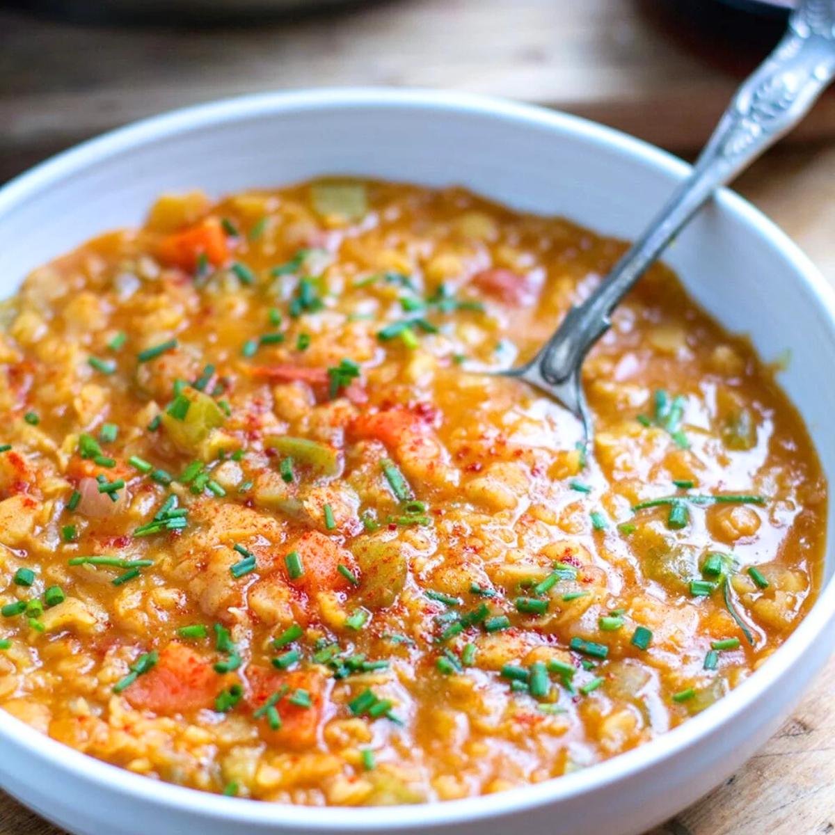 A rich Turkish Split Pea Stew with tender split peas, vegetables, and aromatic spices, simmered to perfection in a savory broth.







