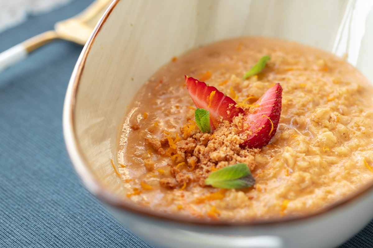 bowl of oatmeal porridge with strawberry