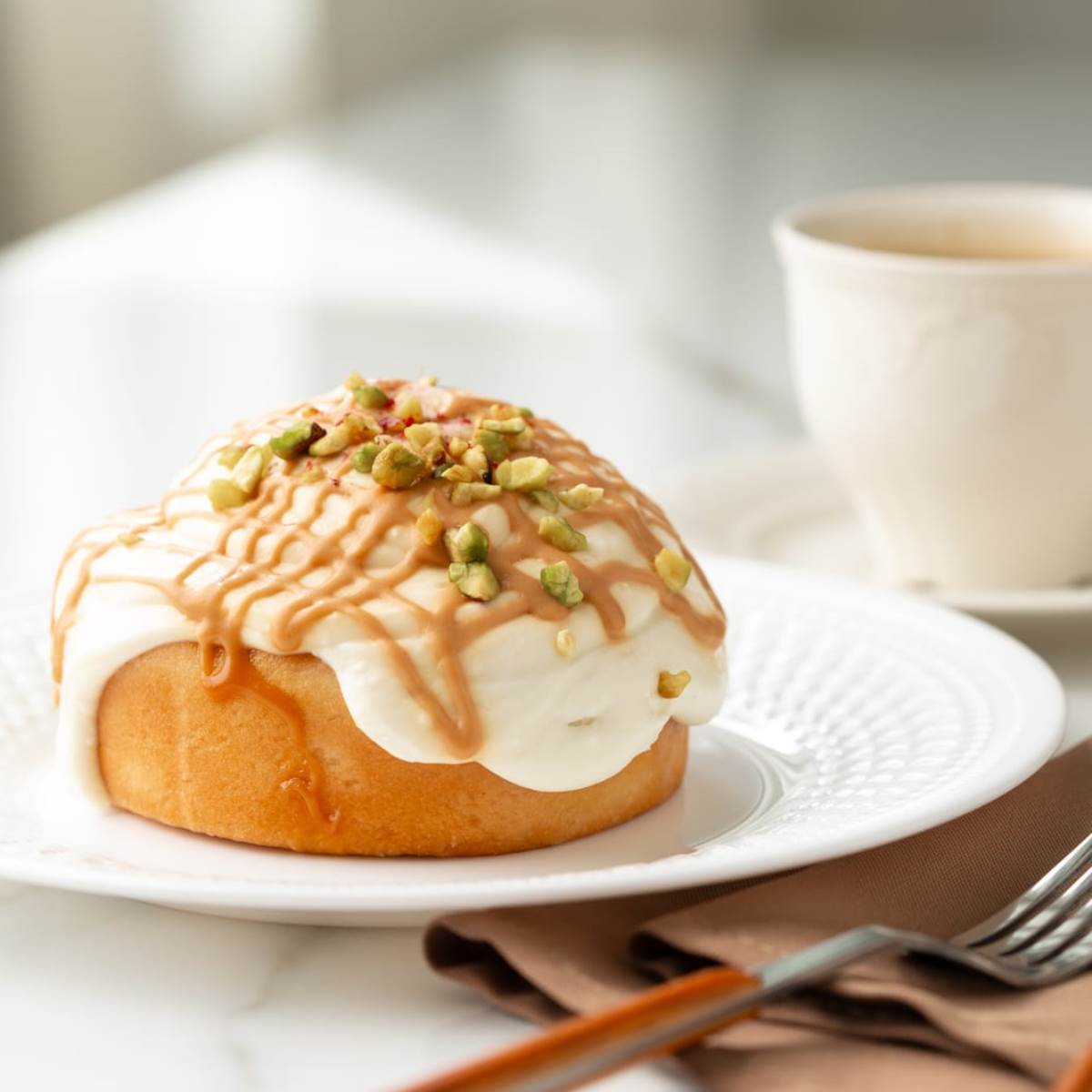 cinnamon roll bun with icing