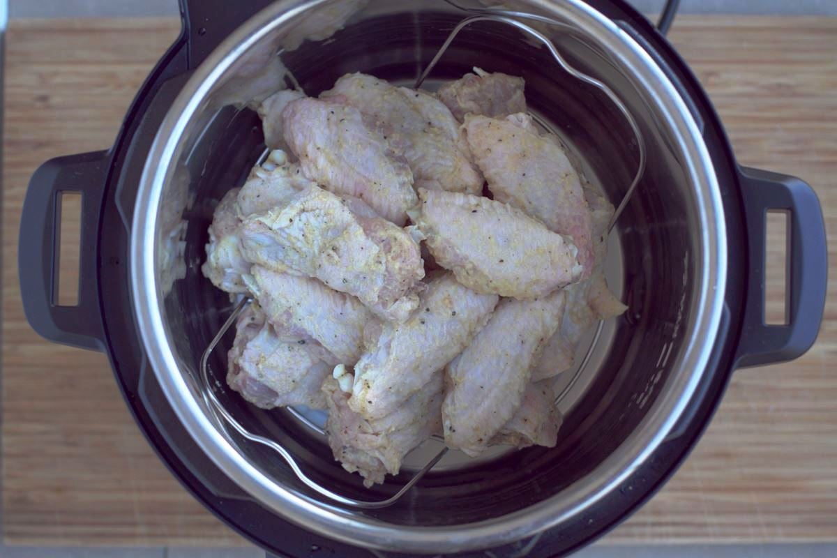 chicken wings in an instant pot