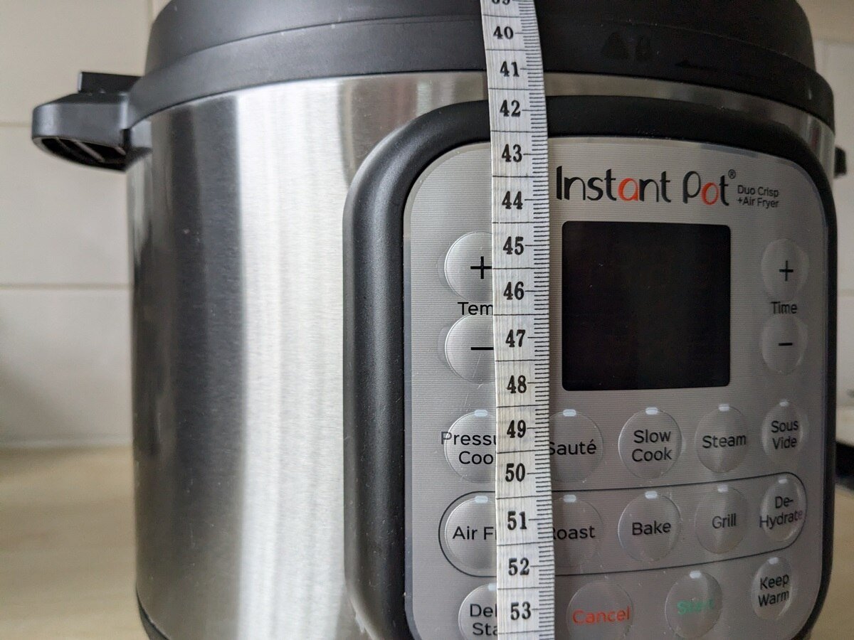 measurement of the size of the instant pot