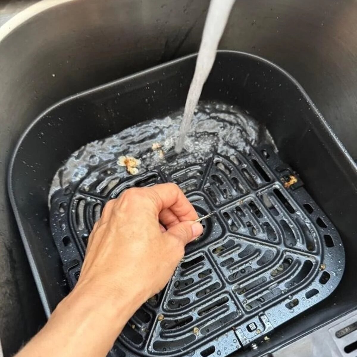 cleaning air fryer