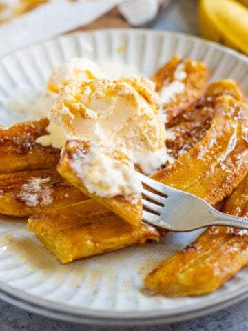 air fryer bananas with ice cream