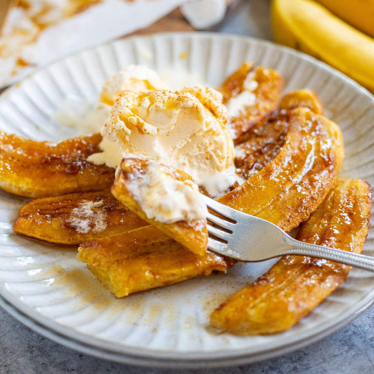 air fryer bananas with ice cream