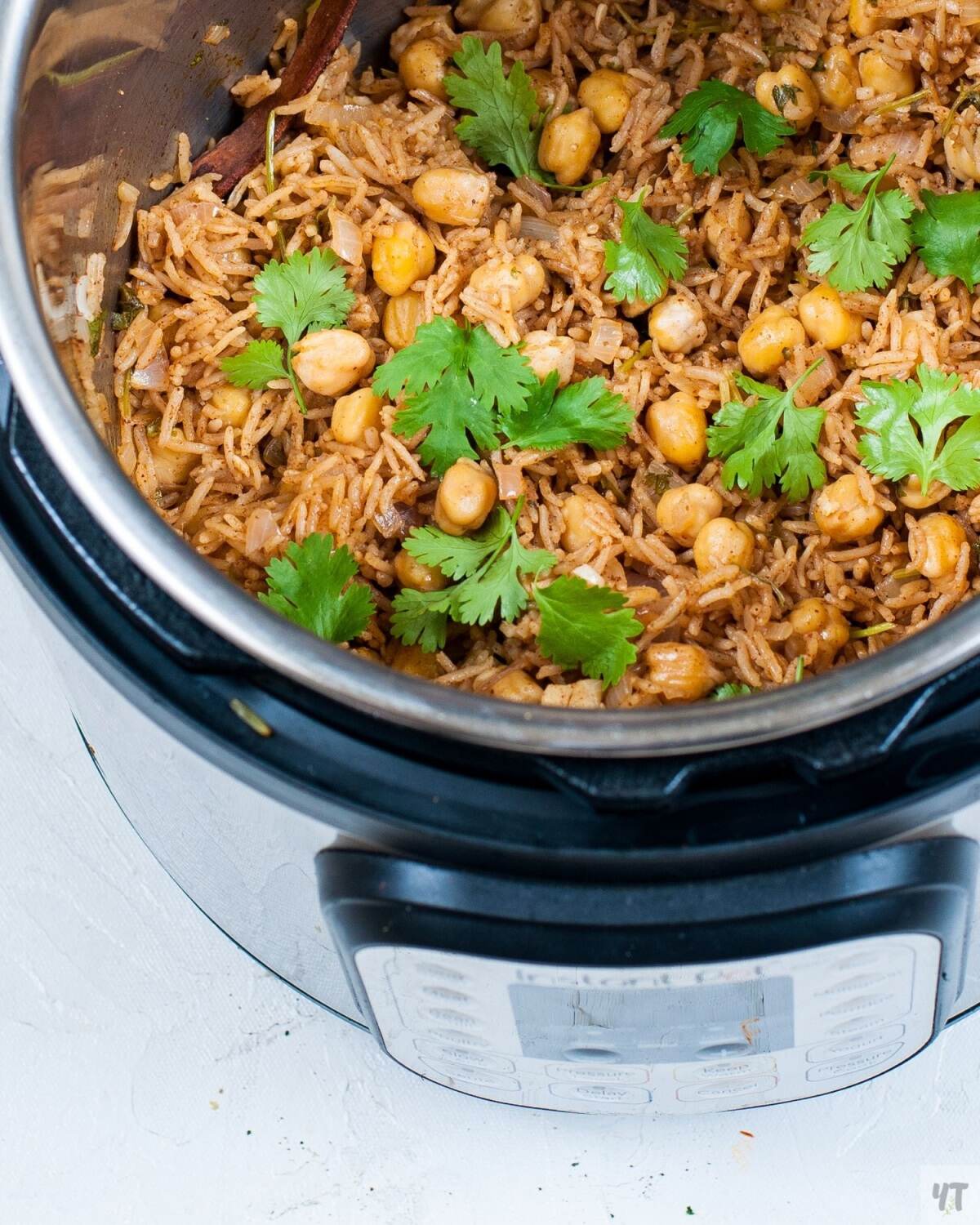 rice with vegetables in an instant pot