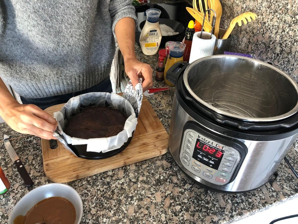 instant pot chocolate caramel pretzel cake