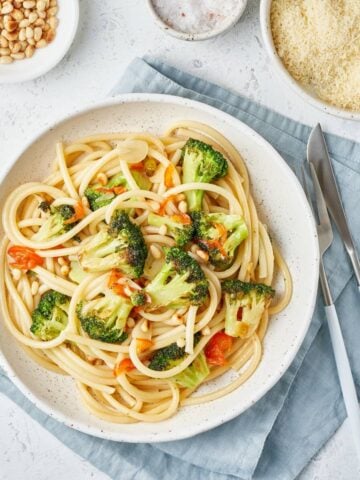 spaghetti pasta with broccoli