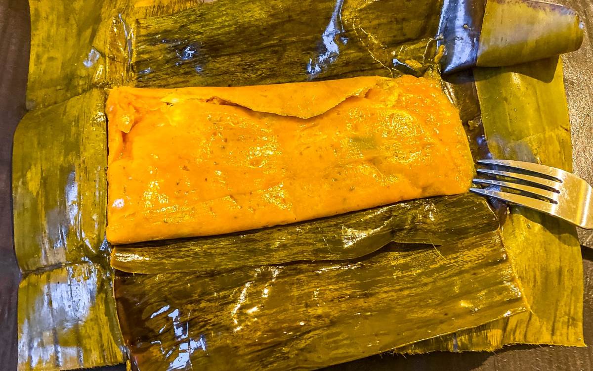 tamales in banana leaves