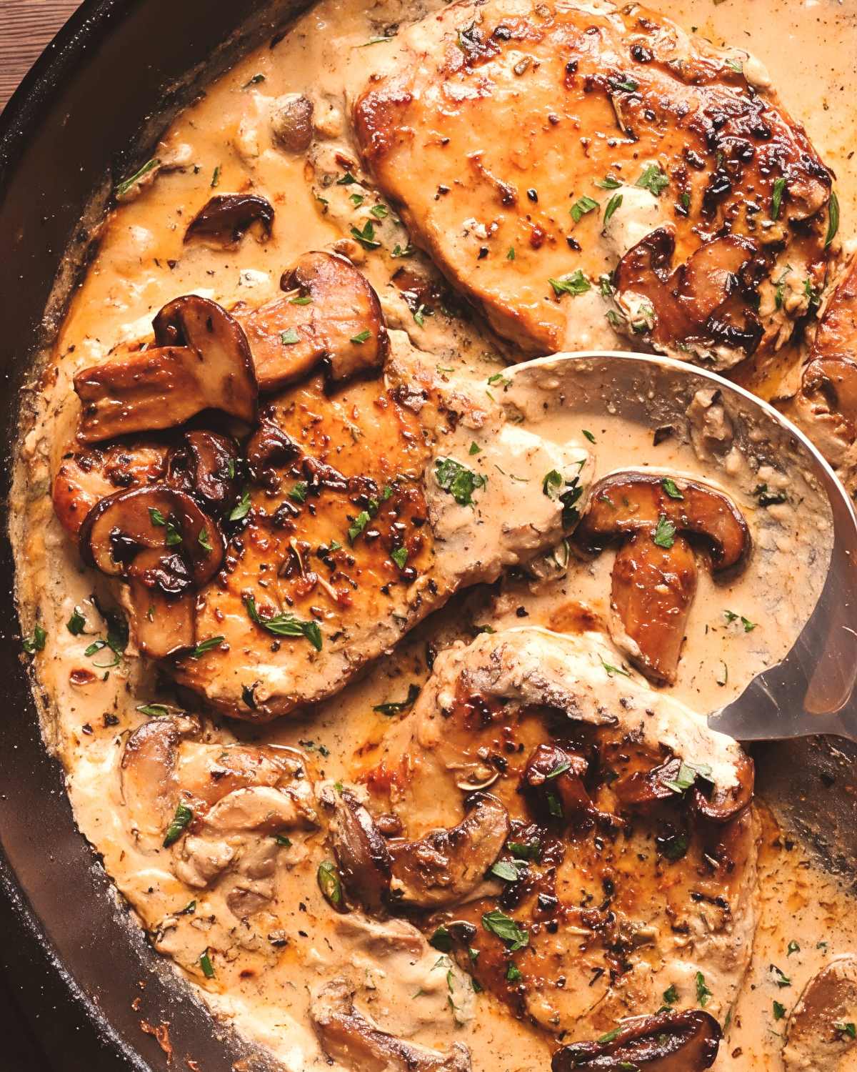 Creamy Garlic Mushroom Pork Chops โ 30-Minute Comfort Dinner